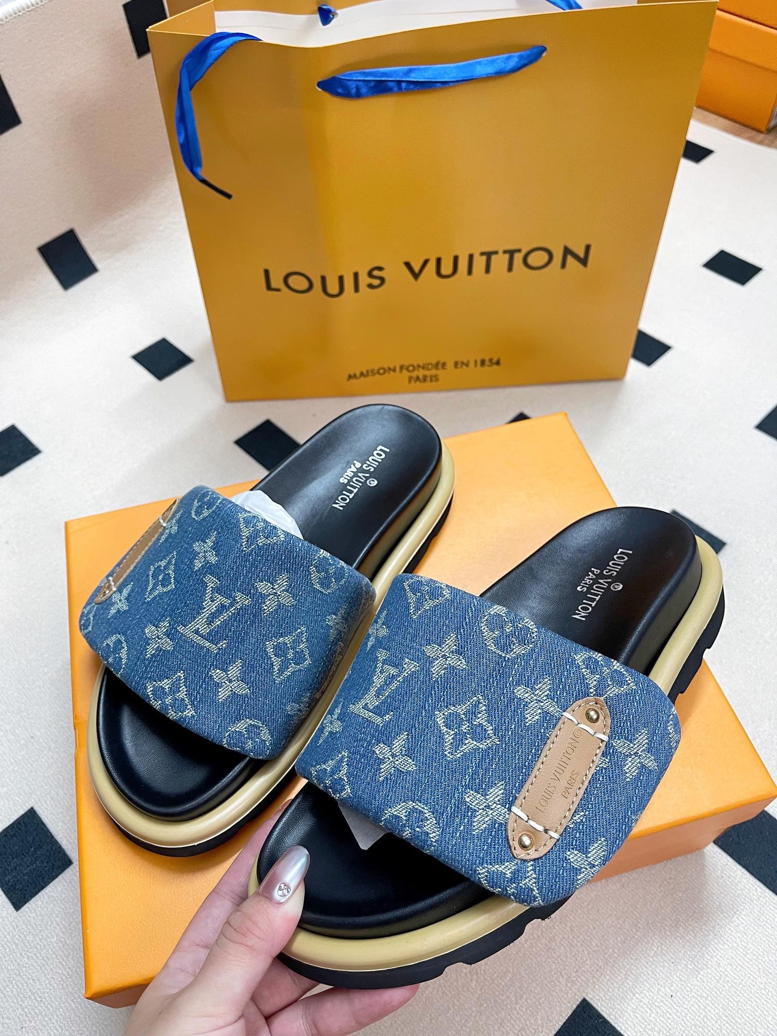 【LOUIS VUITTON】デニム モノグラム サンダル