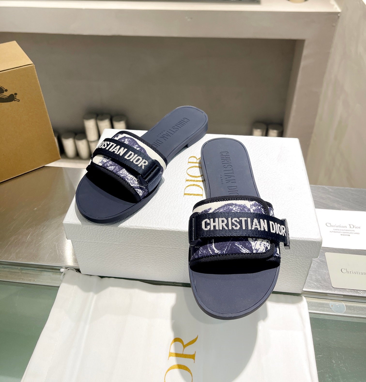 6万取引突破★UPS速達便利用!【DIOR】Dioriviera サンダル