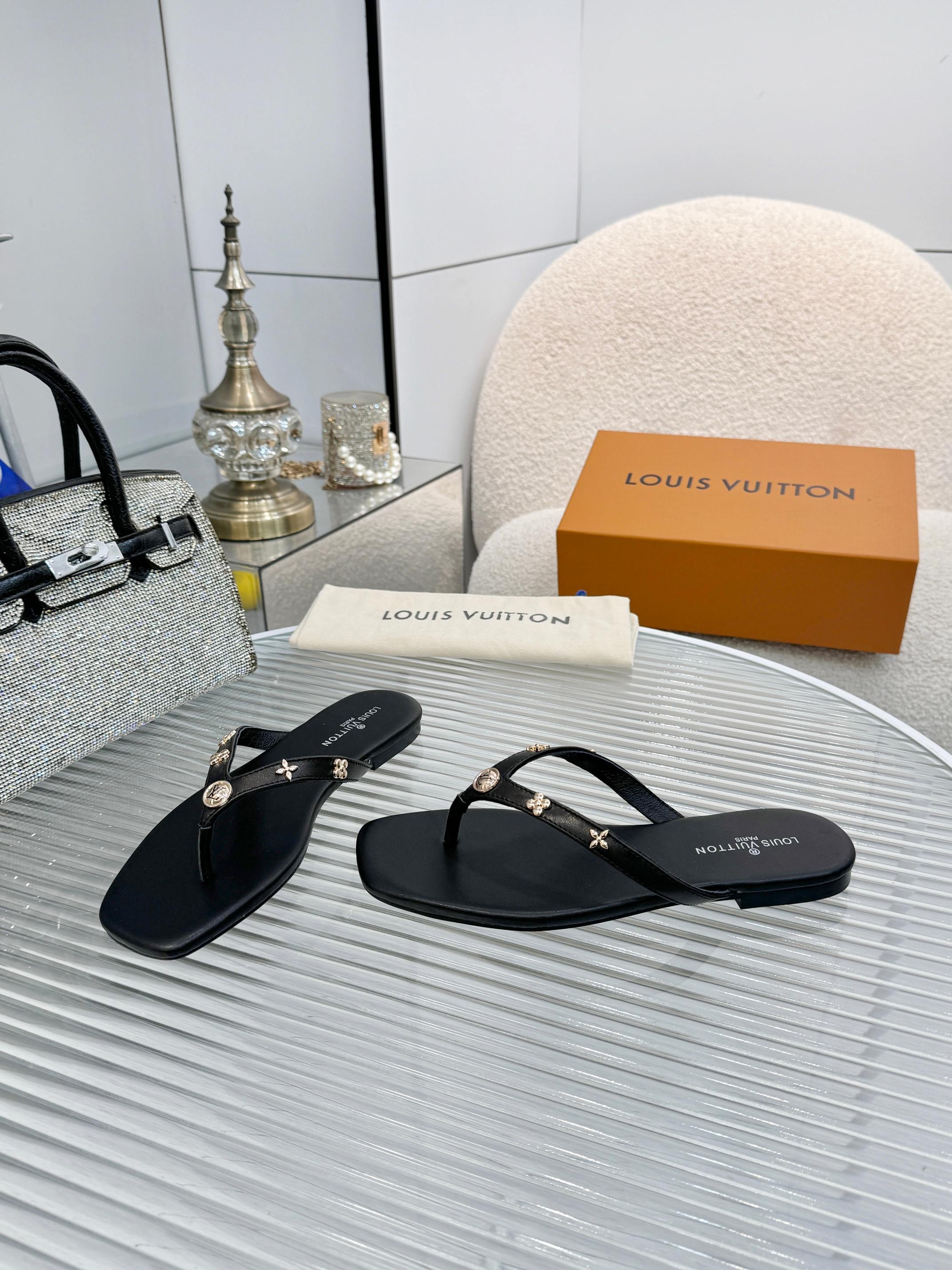 【ストラップが際立つ♪】Louis Vuitton★ストラップサンダル