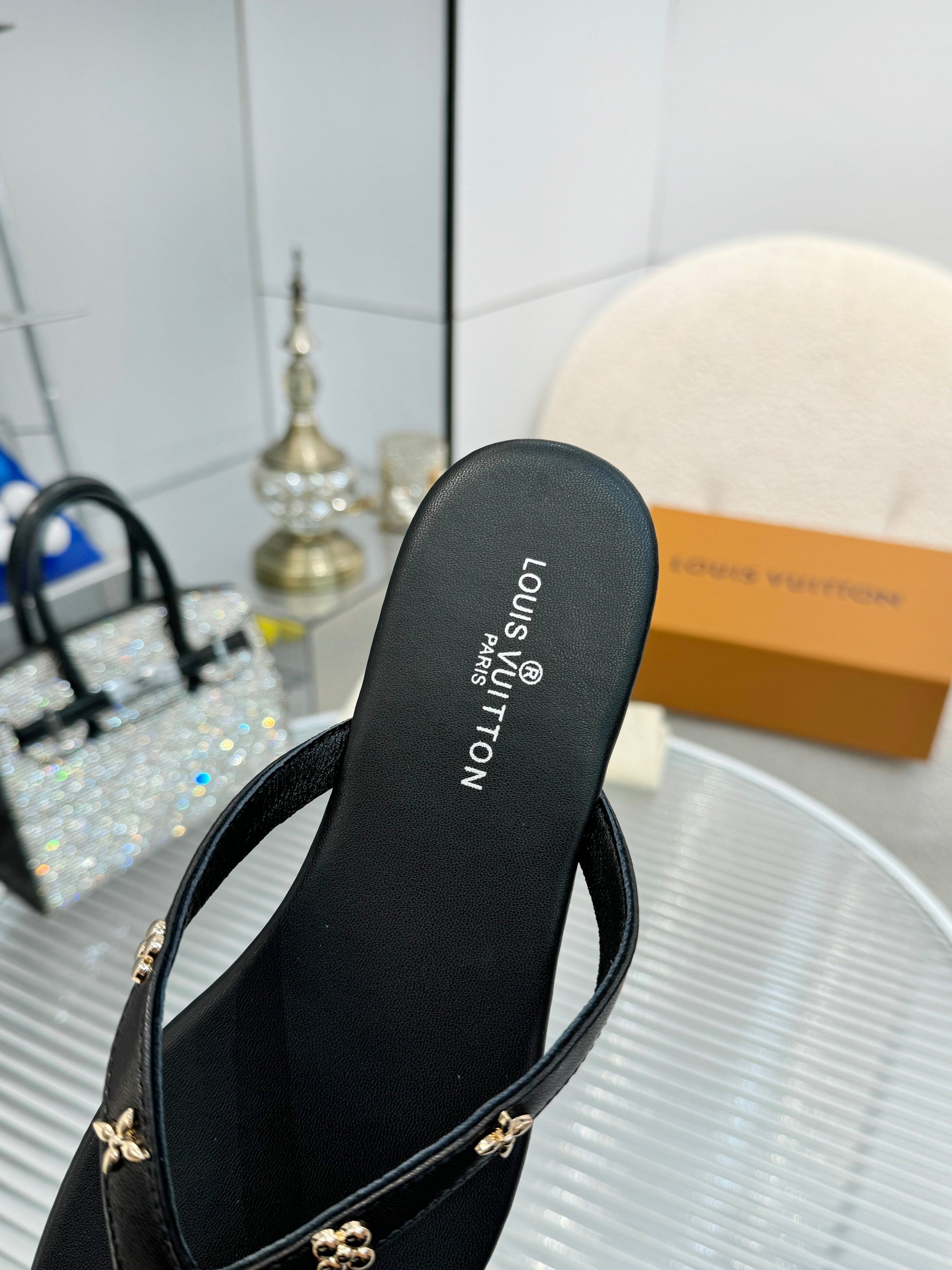 【ストラップが際立つ♪】Louis Vuitton★ストラップサンダル
