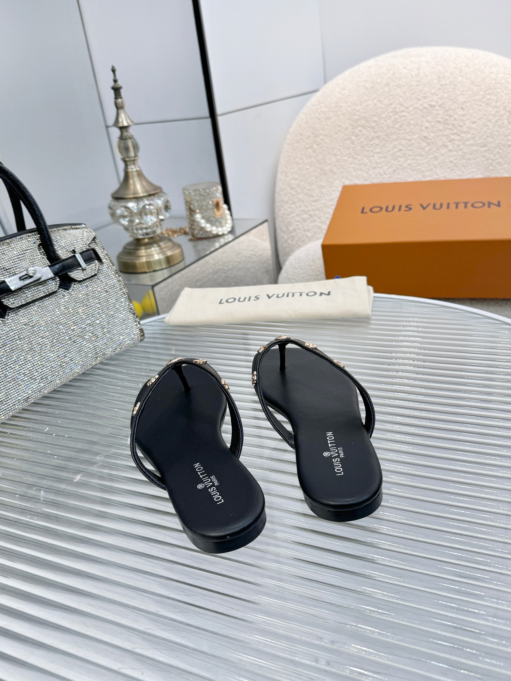【ストラップが際立つ♪】Louis Vuitton★ストラップサンダル