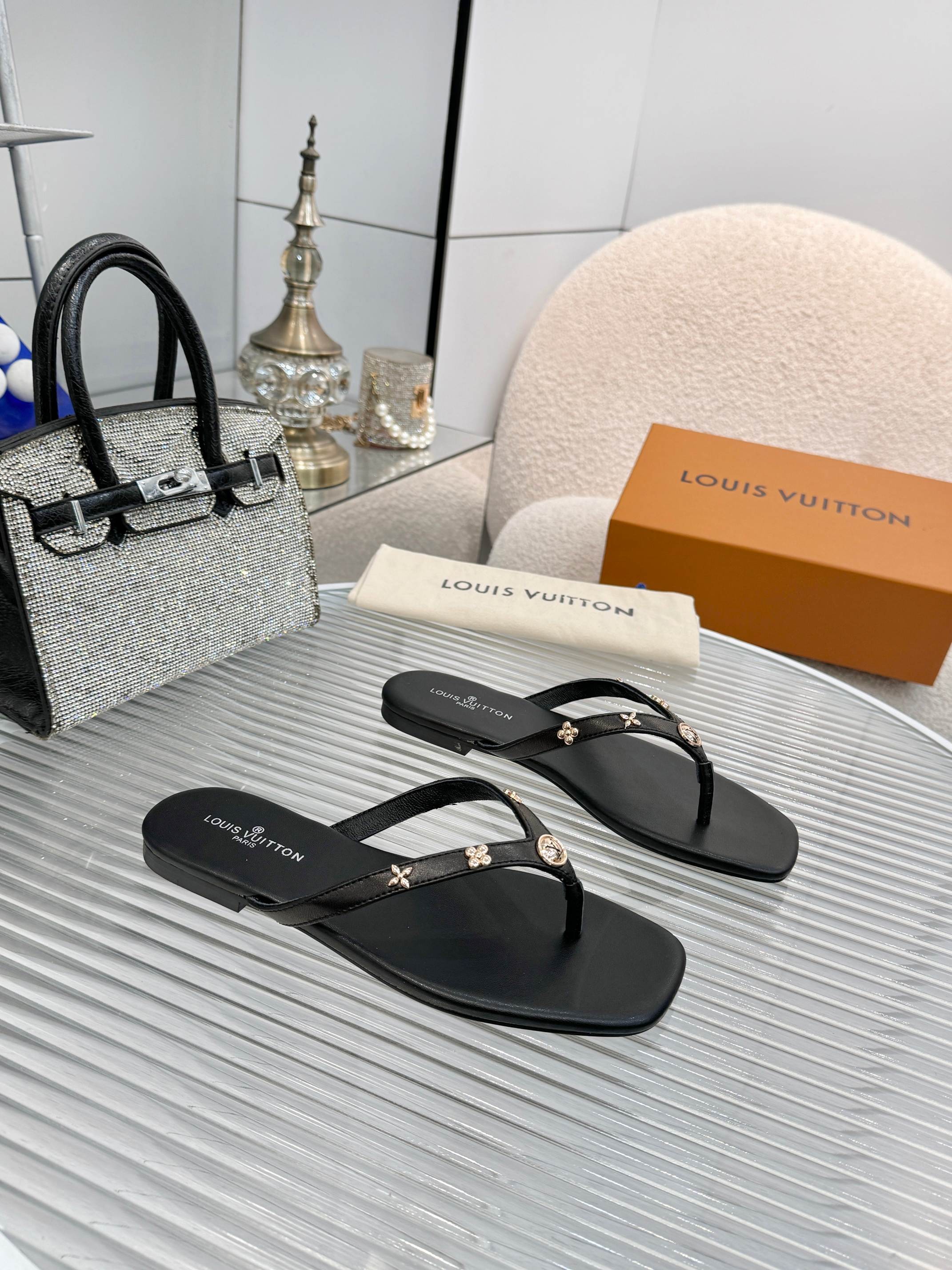 【ストラップが際立つ♪】Louis Vuitton★ストラップサンダル