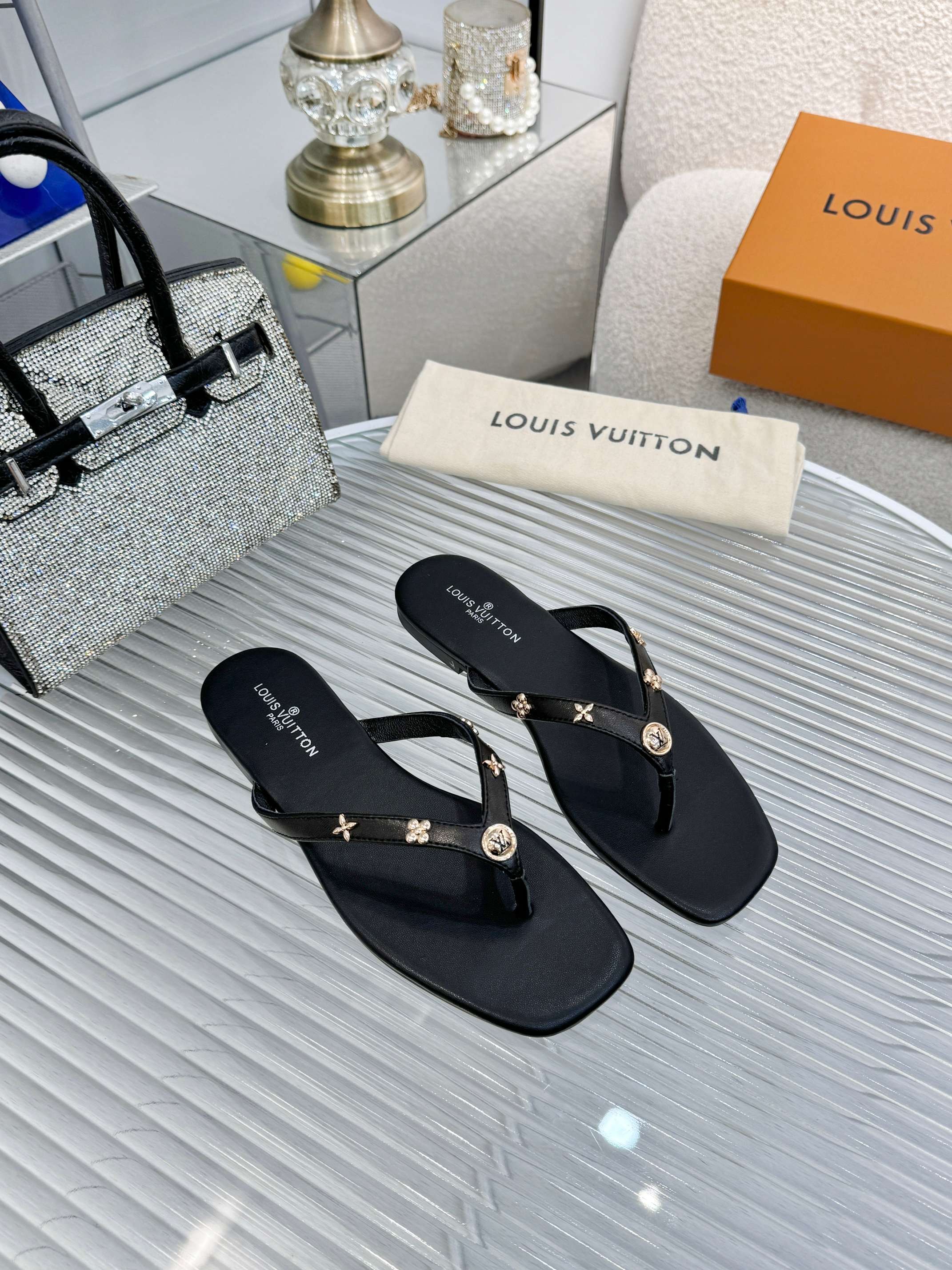 【ストラップが際立つ♪】Louis Vuitton★ストラップサンダル