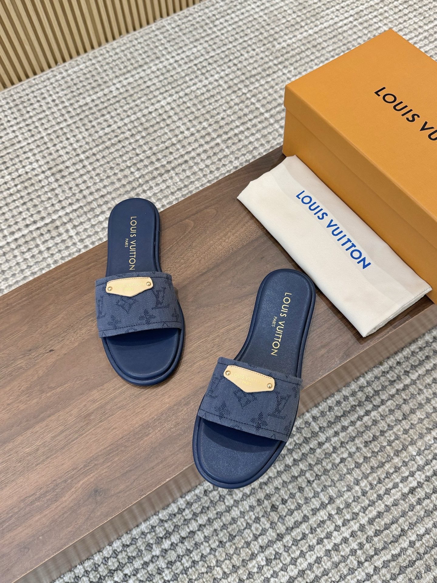 LOUIS VUITTON ルイヴィトン LILY フラットスライドサンダル