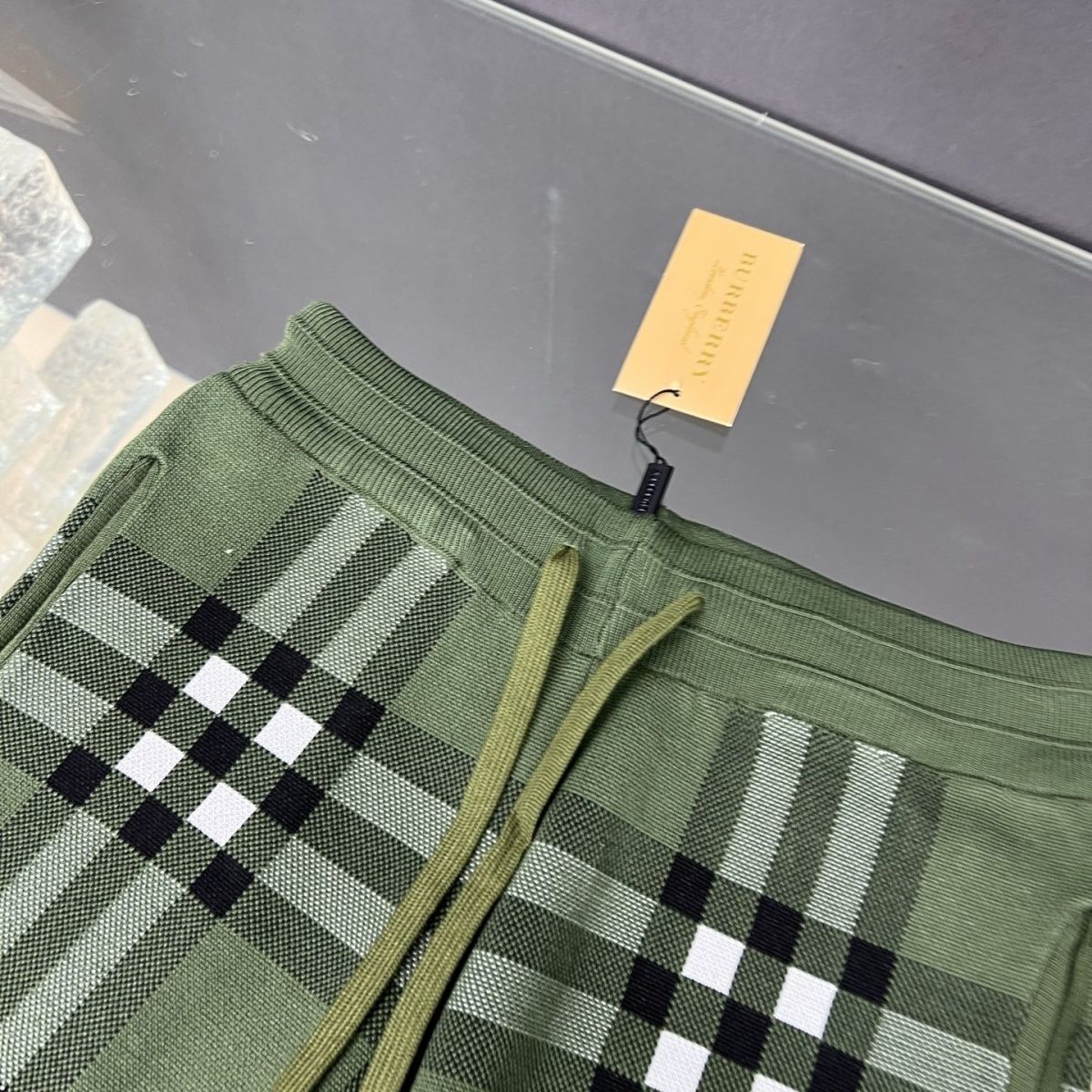 【BURBERRY】ショートパンツ