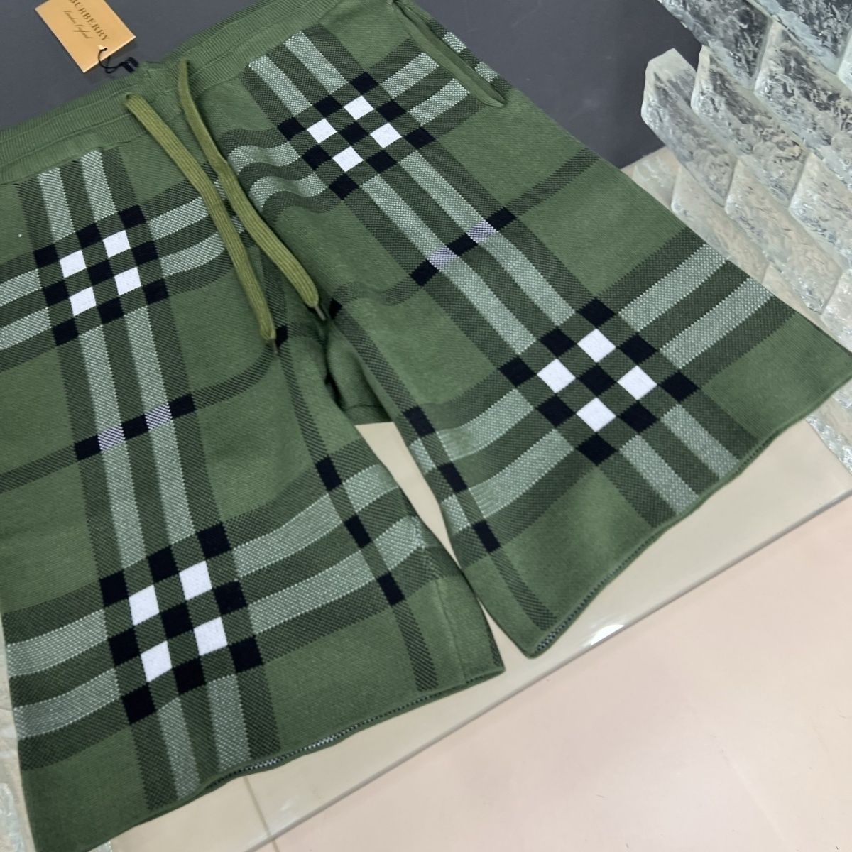 【BURBERRY】ショートパンツ