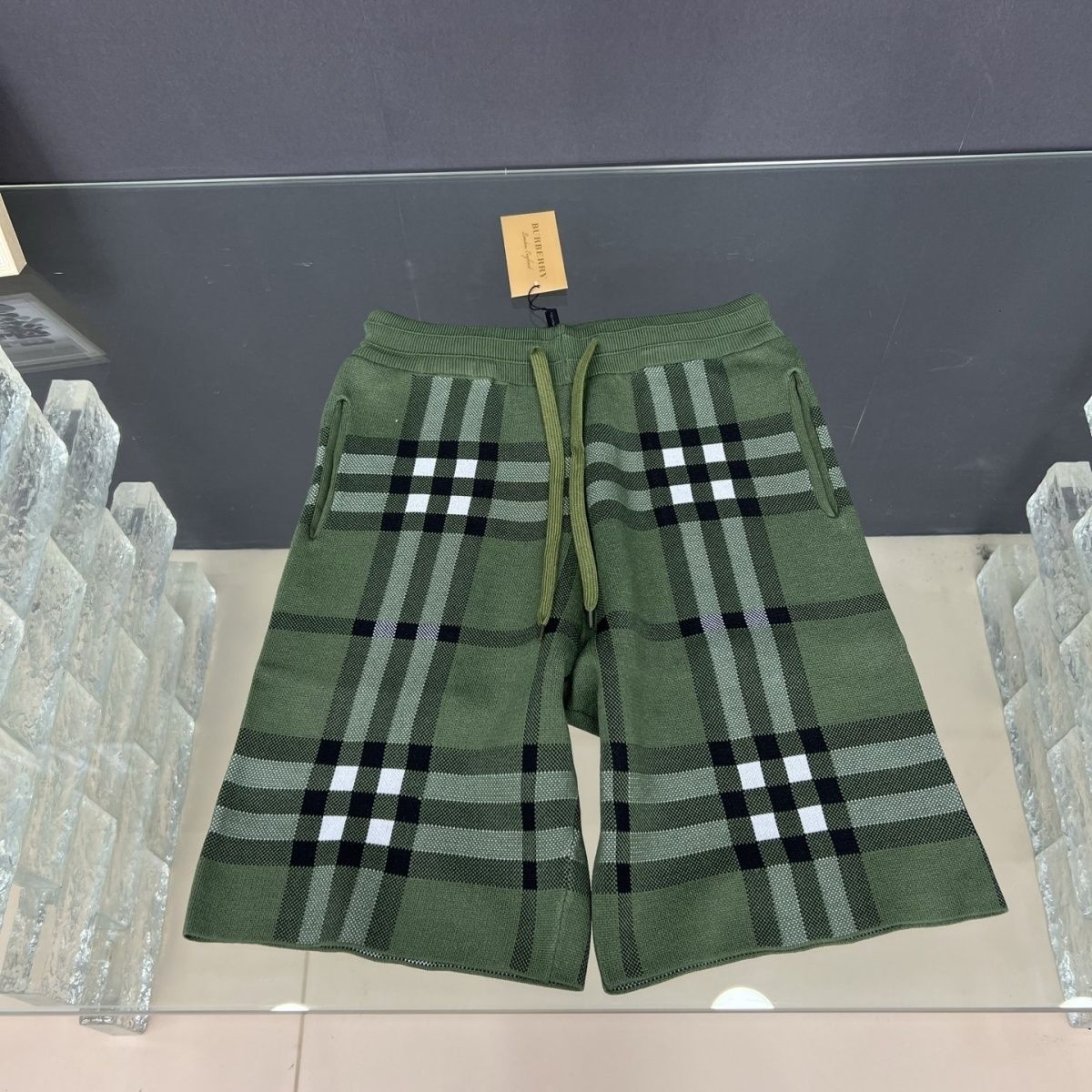 【BURBERRY】ショートパンツ