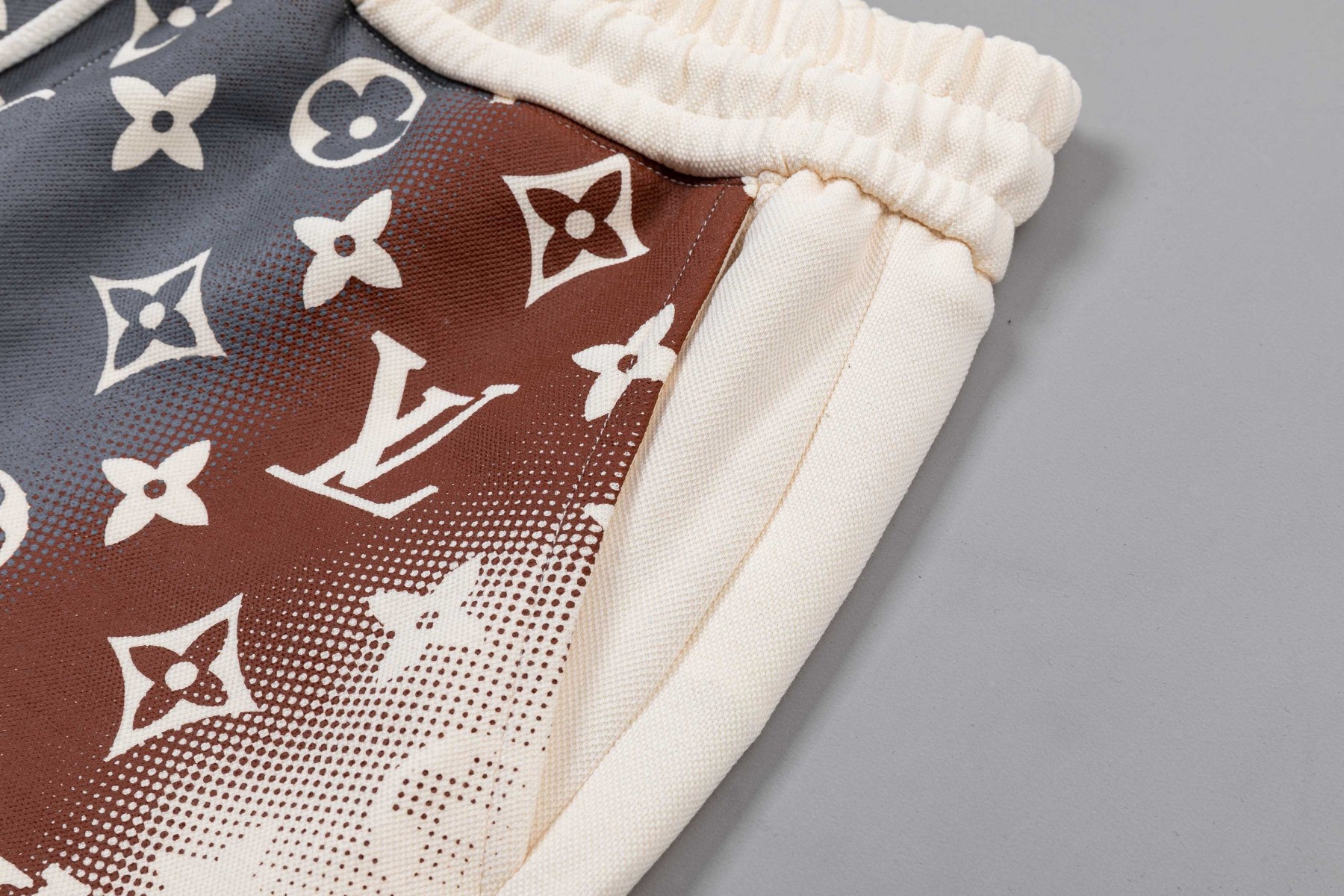 【LOUIS VUITTON】ショートパンツ