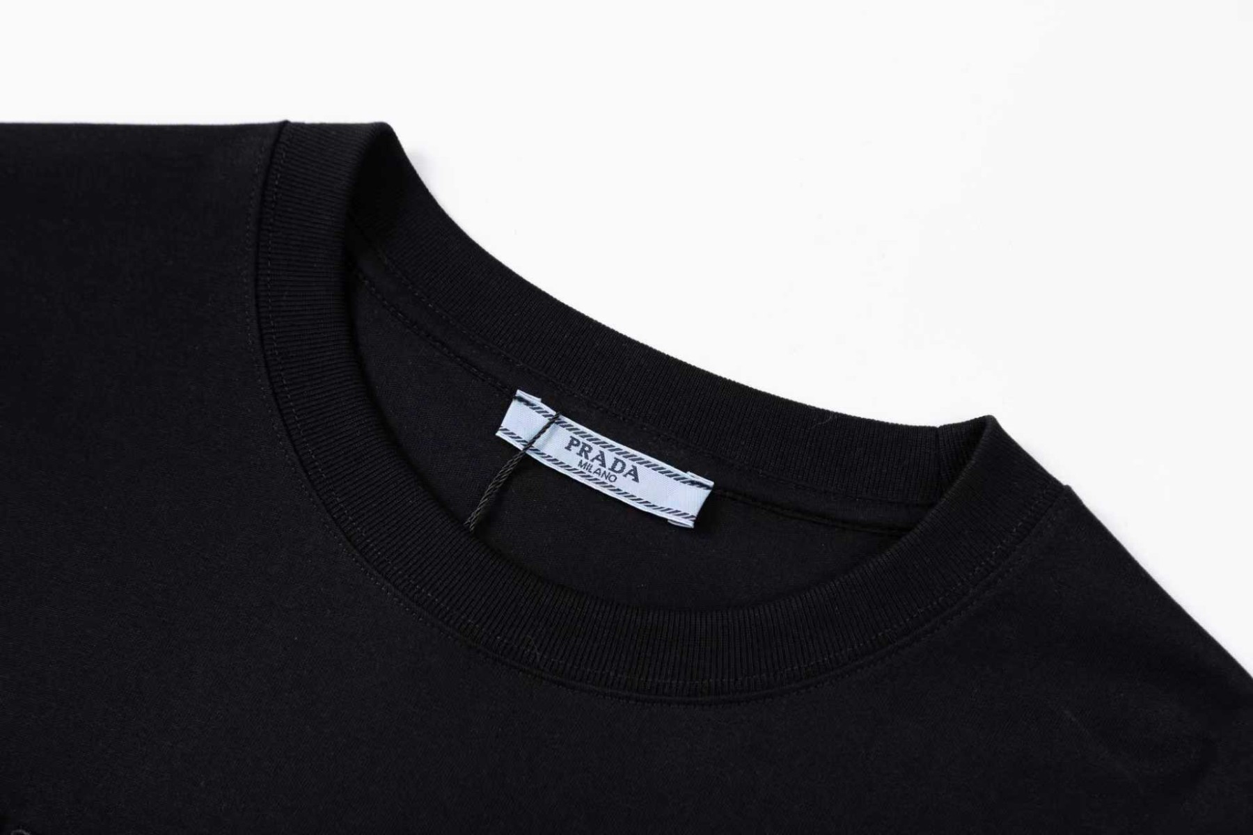 【PRADA】半袖 T シャツ