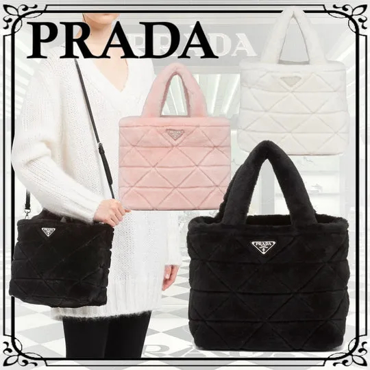 雑誌掲載で大人気★PRADA★【2022秋冬新作】Shearling tote☆シャーリングトート（付属品：財布）