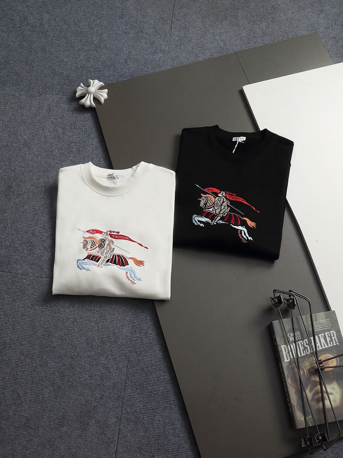 【BURBERRY】刺繍長袖 T シャツ