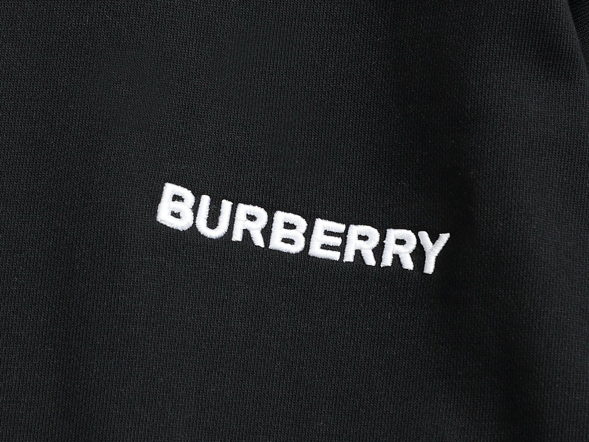 【BURBERRY】刺繍長袖 T シャツ