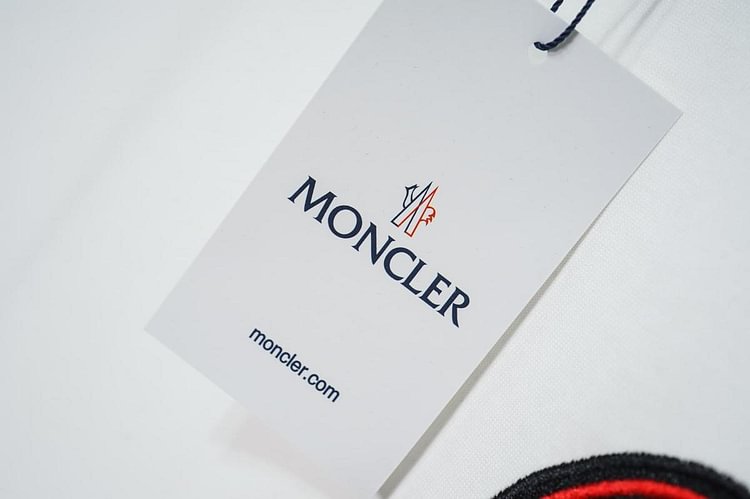 【Moncler 】（モンクレール）男女兼用、ご好評に付き再入荷！