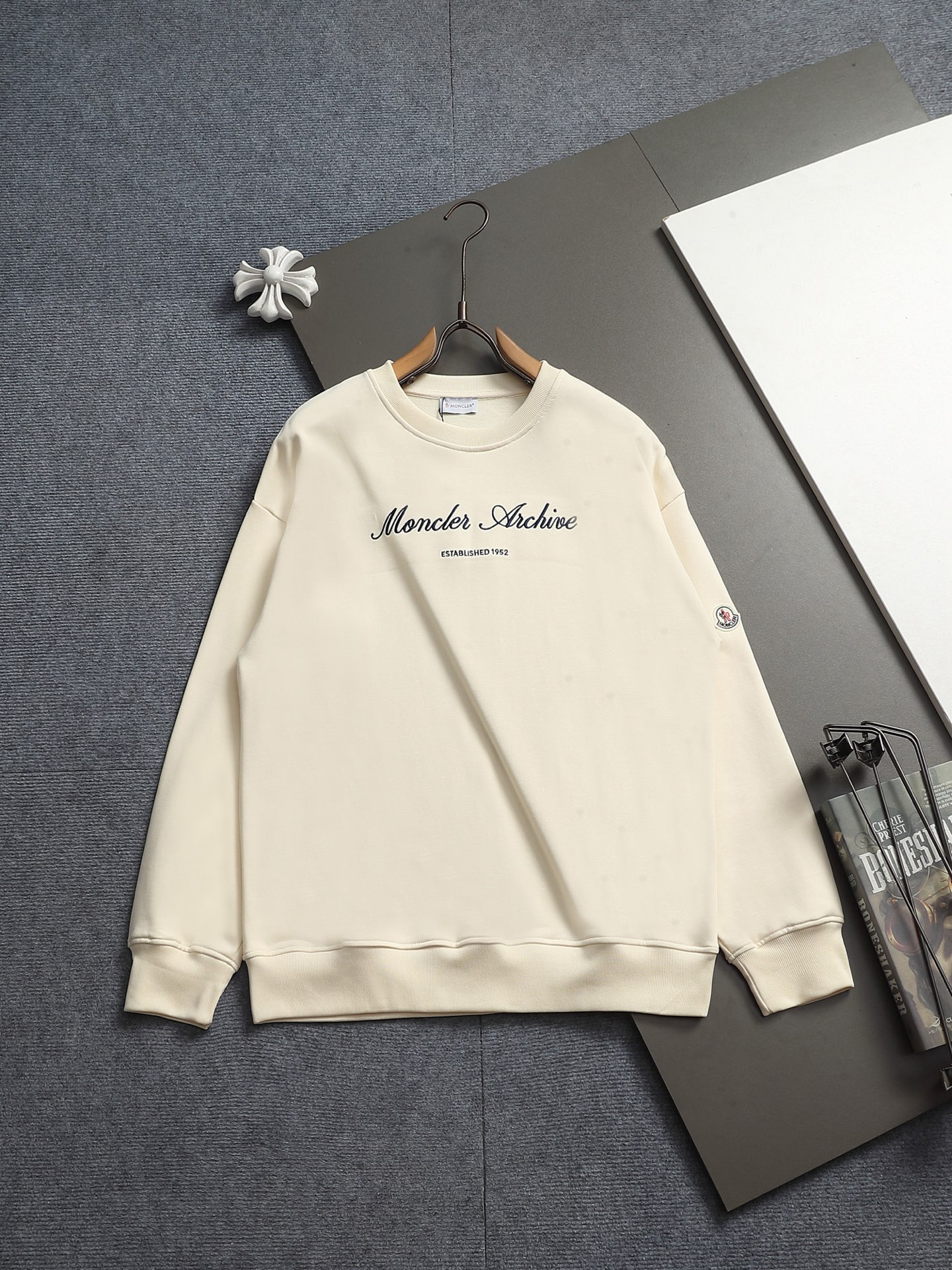 【MONCLER】刺繍長袖 T シャツ