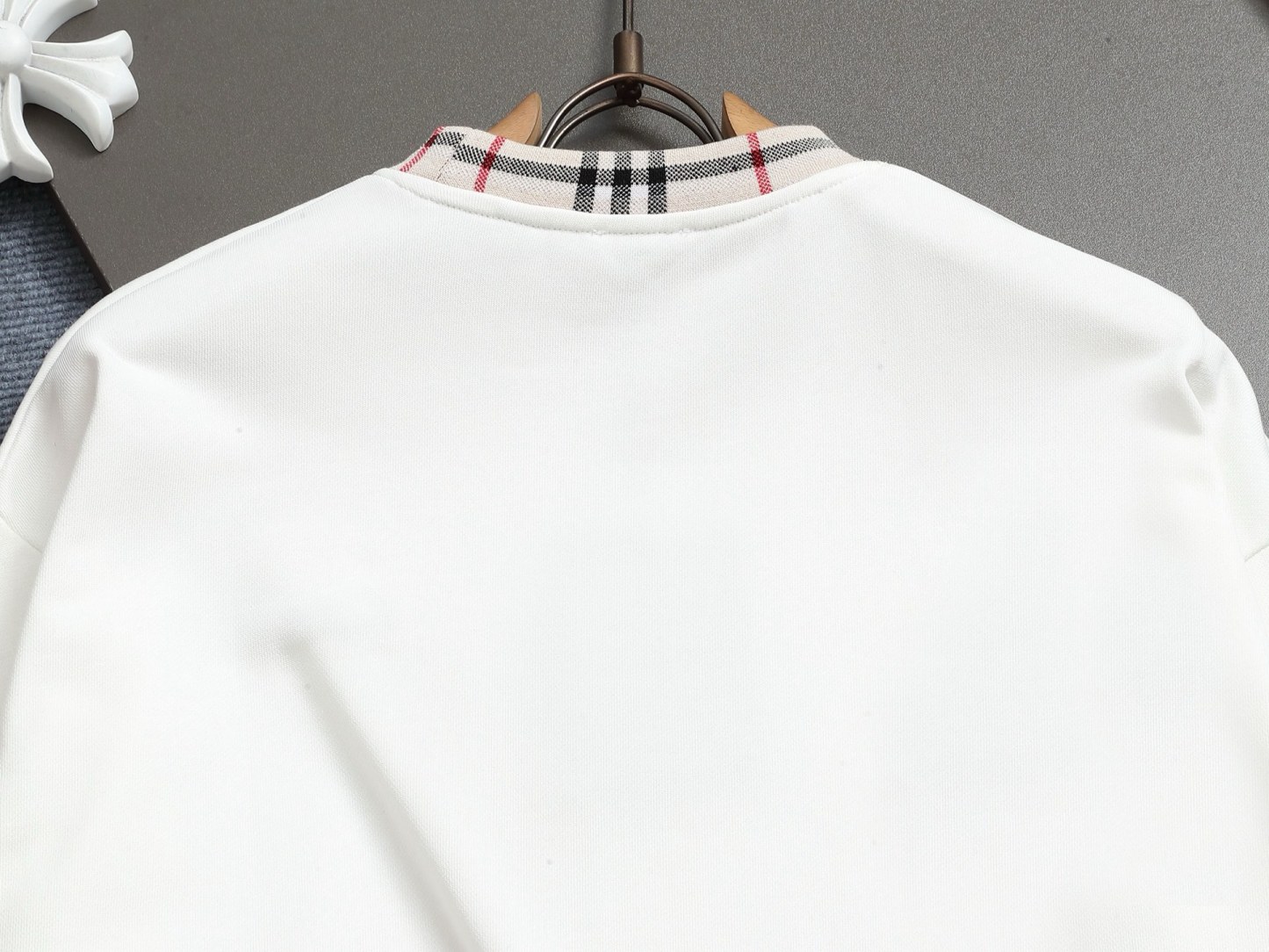 【BURBERRY】刺繍長袖 T シャツ