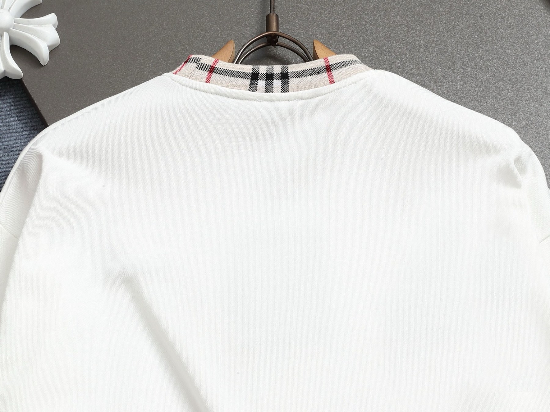 【BURBERRY】刺繍長袖 T シャツ