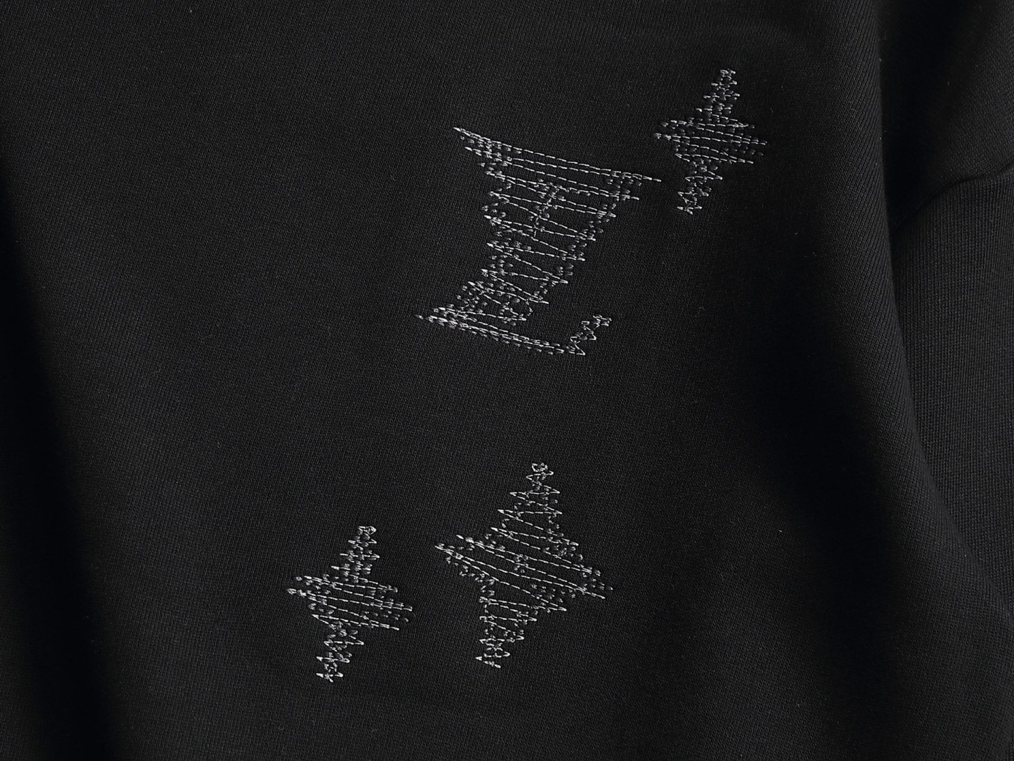 【LOUIS VUITTON】刺繍長袖 T シャツ