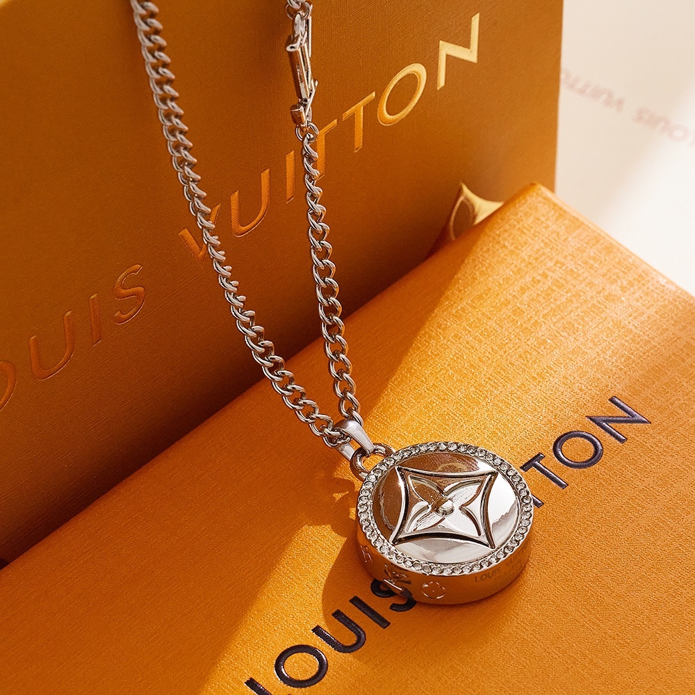LOUIS VUITTON（ルイヴィトン）ネックレス