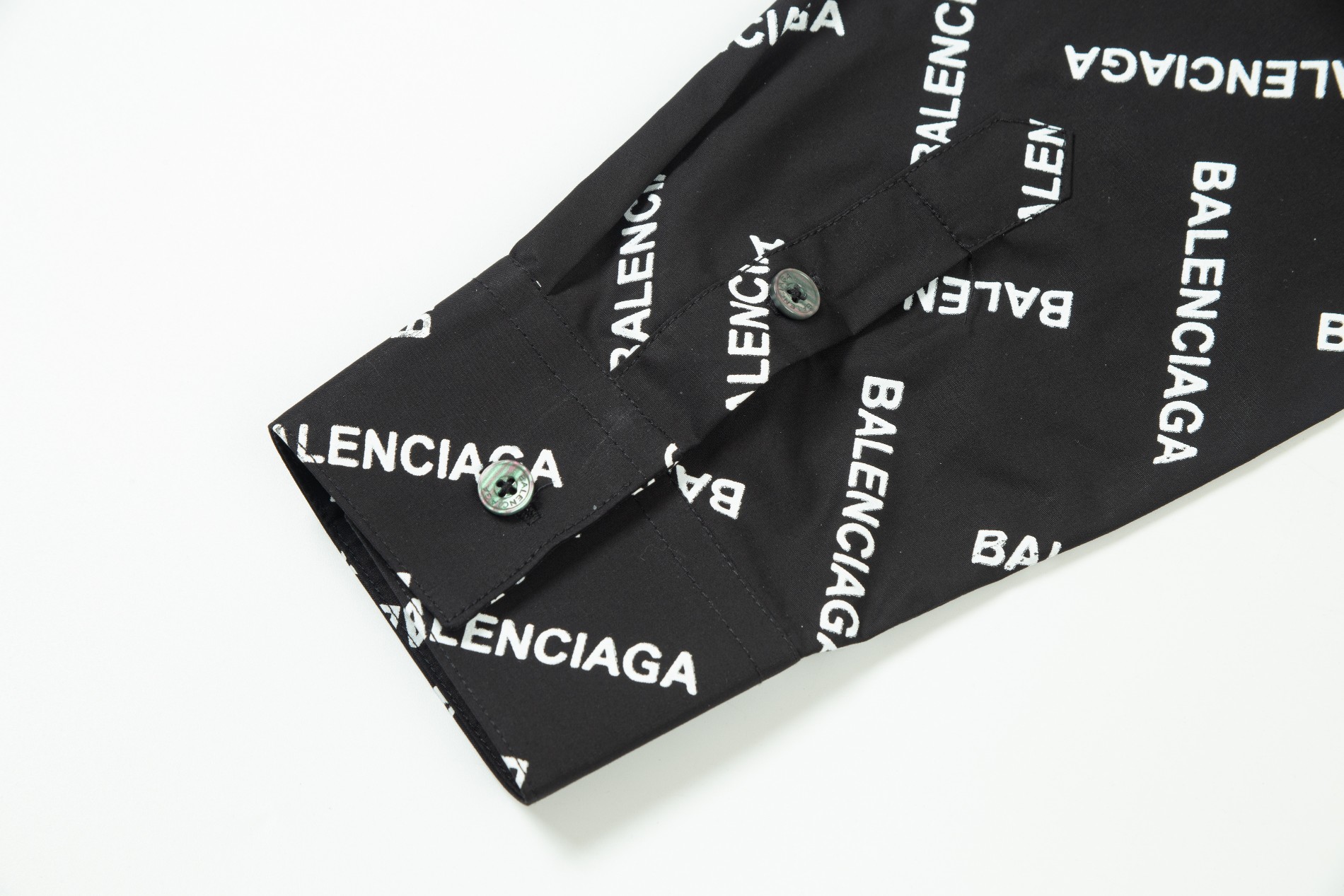 【BALENCIAGA 公式旗艦店】バレンシアガ シャツ ご好評に付き再入荷 240715