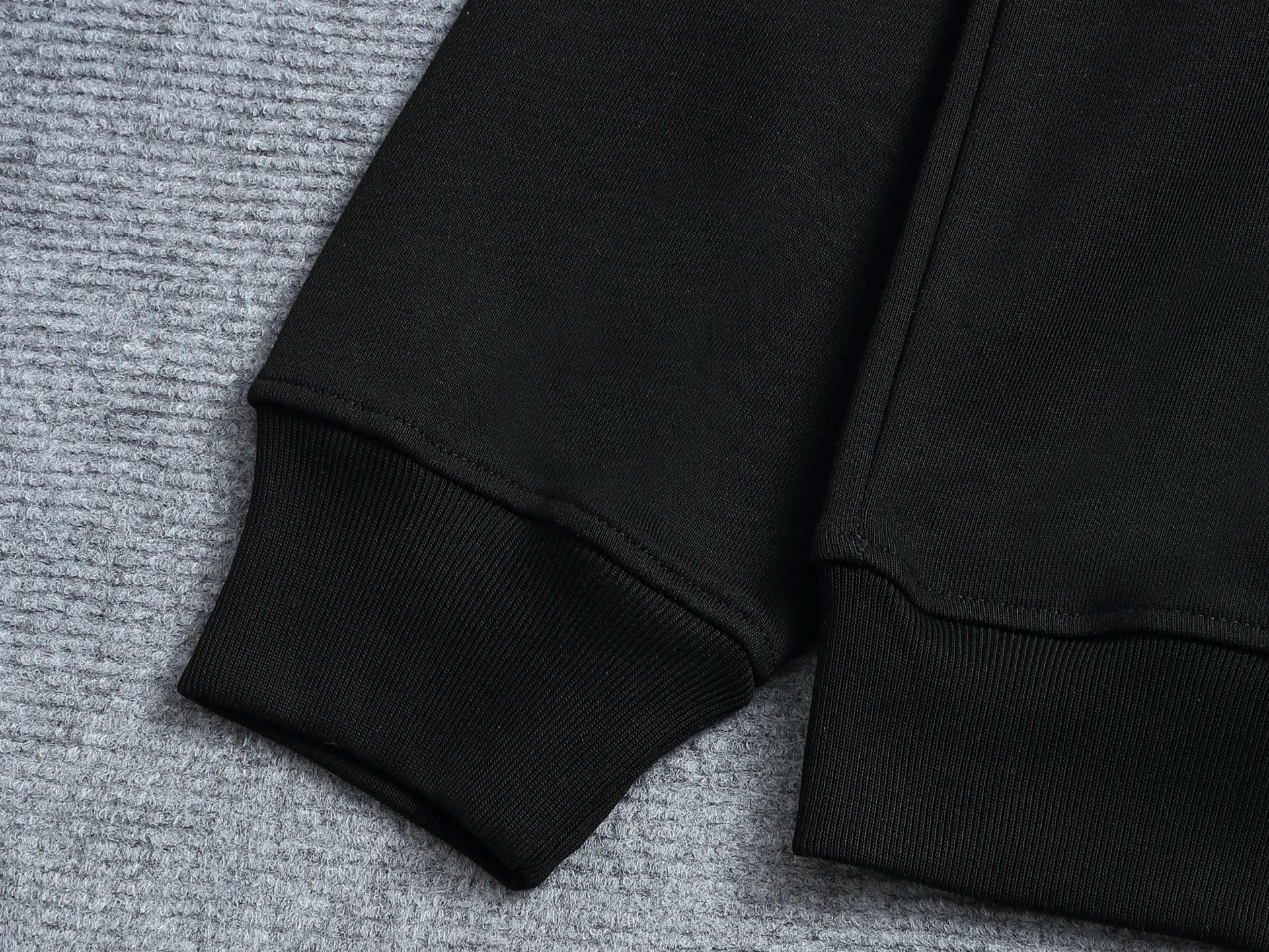【BURBERRY】刺繍長袖 T シャツ