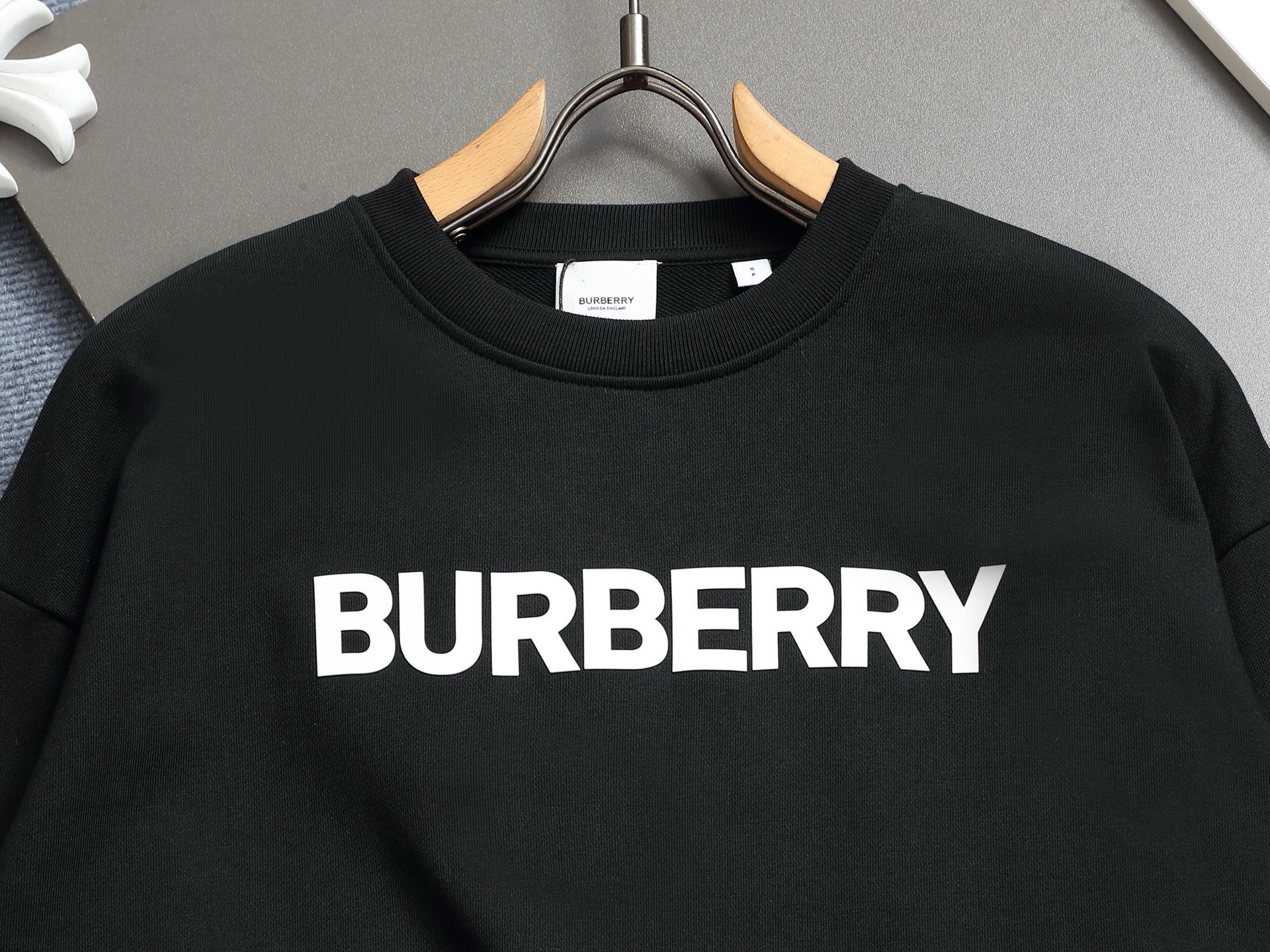 【BURBERRY】プリント長袖 T シャツ