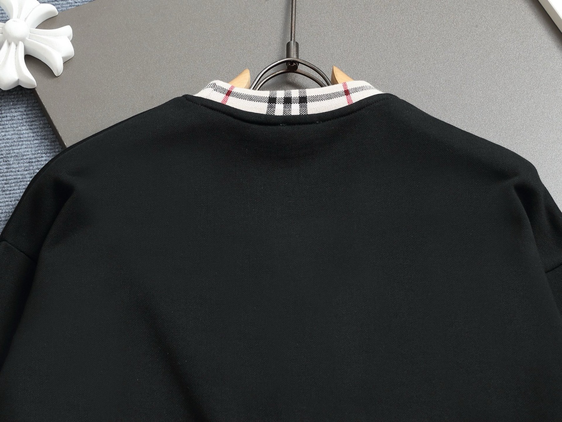 【BURBERRY】刺繍長袖 T シャツ