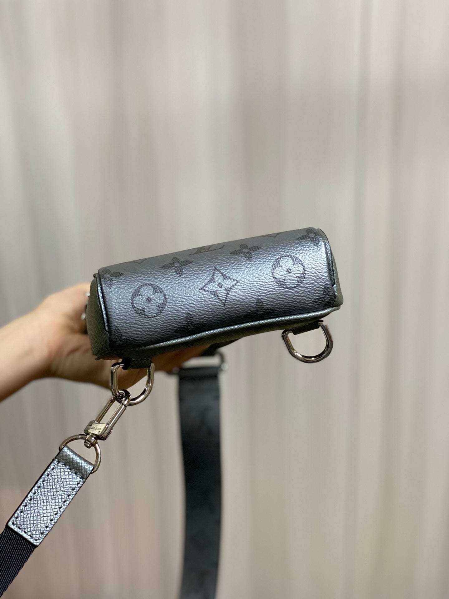 Louis Vuitton アウトドア・スリングバッグ M30833