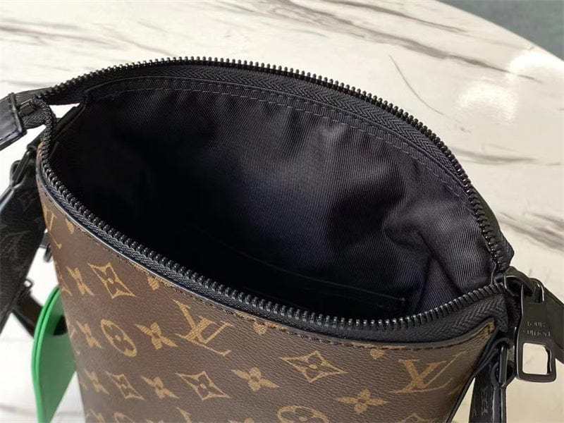 Louis Vuittonクルーザーメッセンジャーバッグ M57966