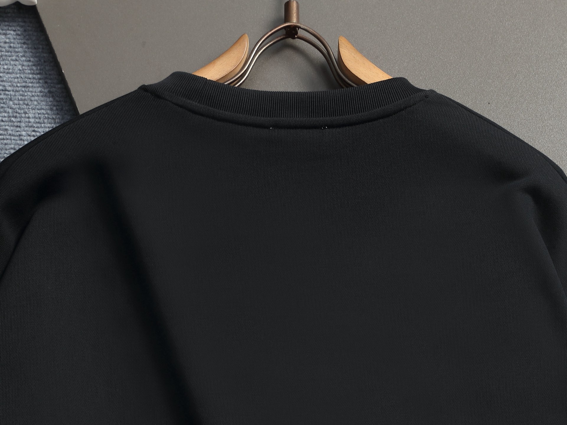 【MONCLER】刺繍長袖 T シャツ