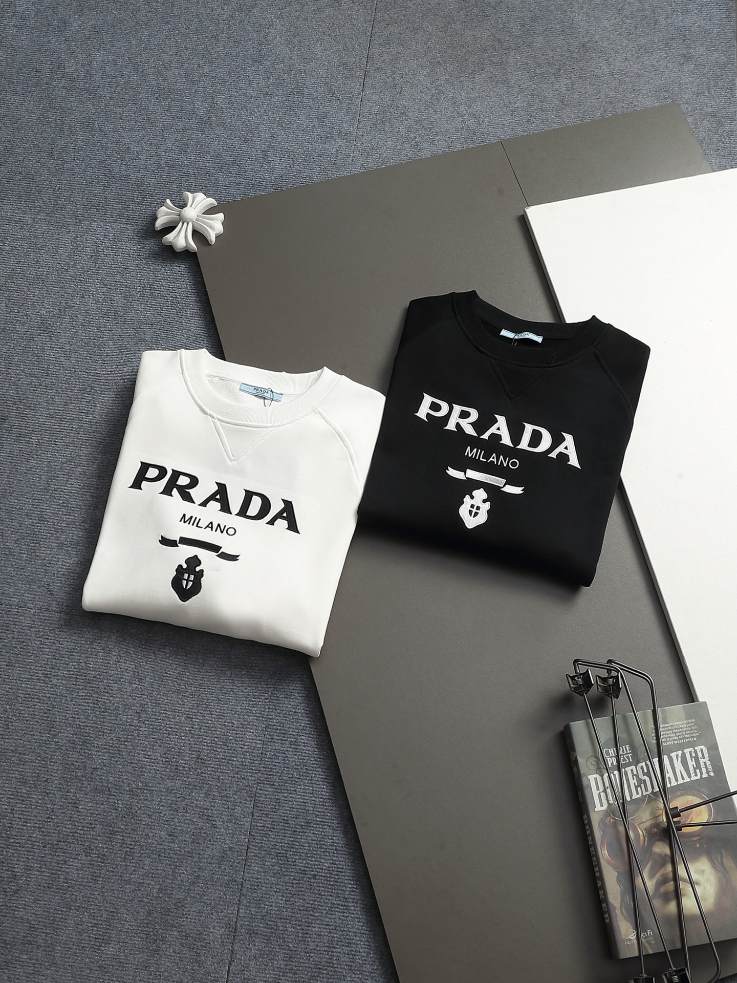 【PRADA】プリント長袖 T シャツ