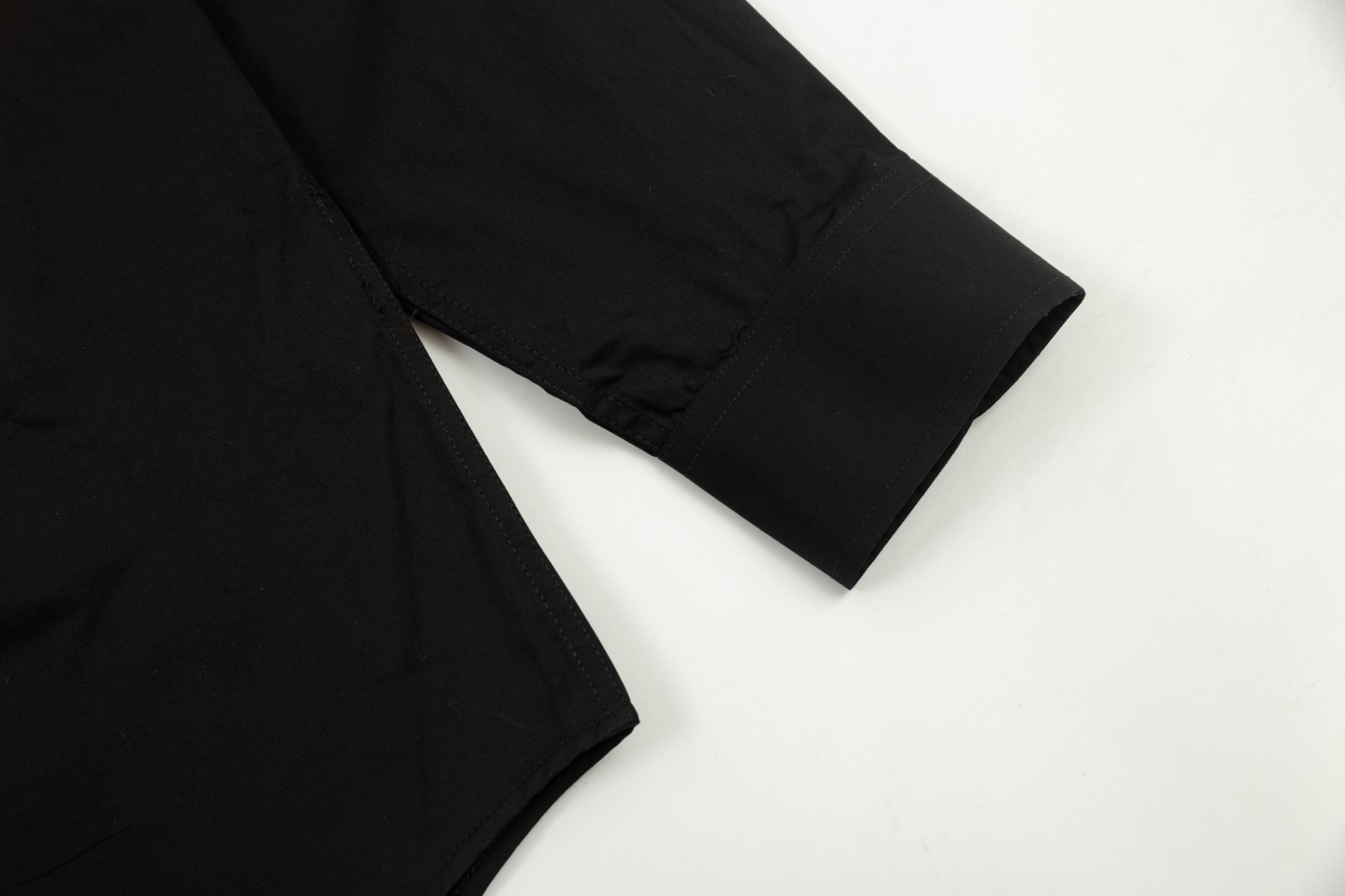 【GIVENCHY 公式旗艦店】ジバンシー シャツ ご好評に付き再入荷 240802
