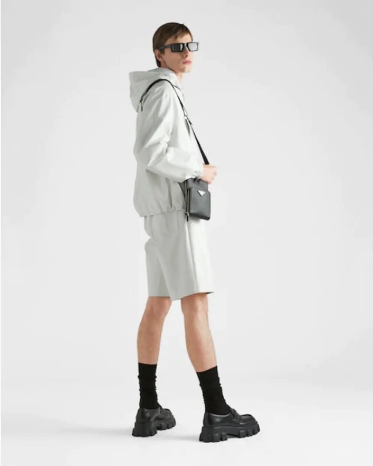 PRADA*ロゴ サフィアーノレザー スマートフォンケース ブラック