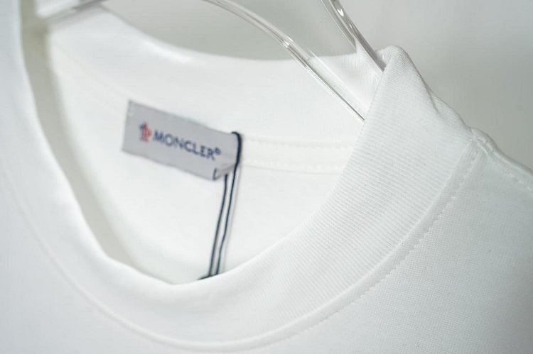 【Moncler 】（モンクレール）男女兼用、ご好評に付き再入荷！