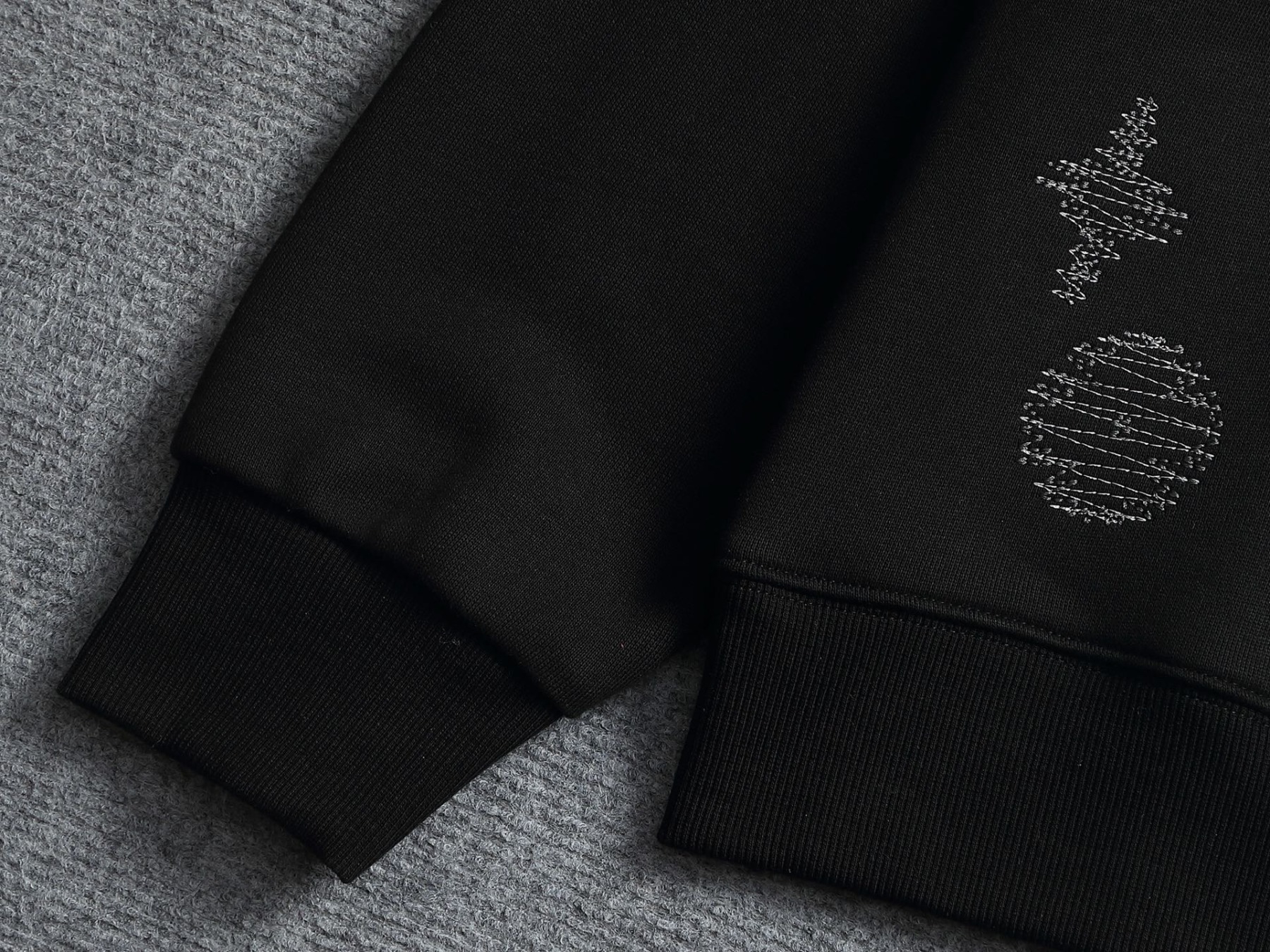 【LOUIS VUITTON】刺繍長袖 T シャツ