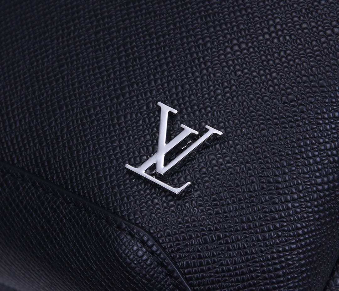 LOUIS VUITTON スリングバック　タイガ M30443