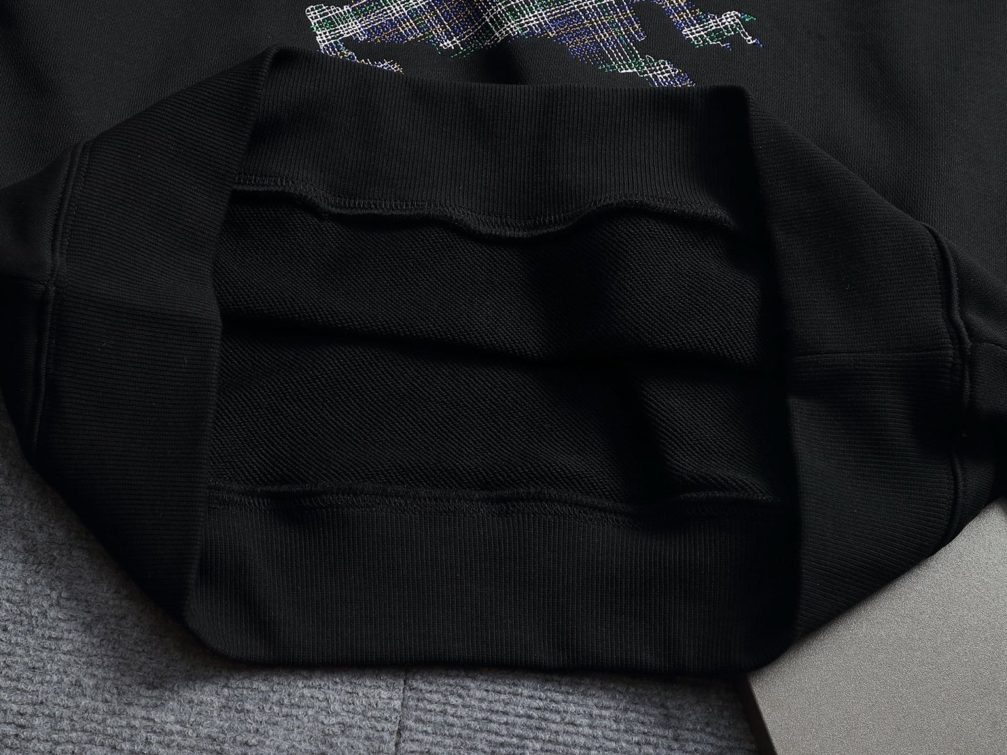【BURBERRY】刺繍長袖 T シャツ