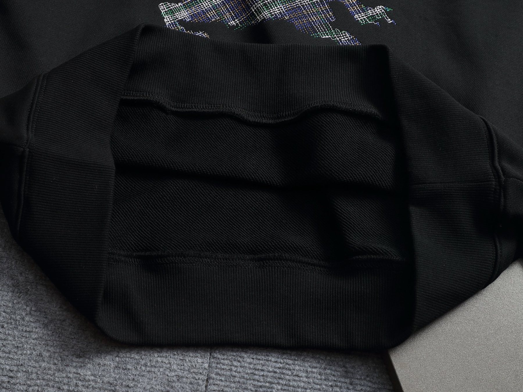 【BURBERRY】刺繍長袖 T シャツ