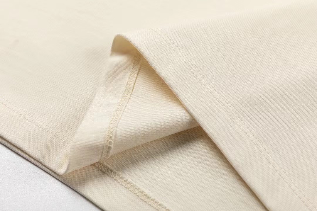 【Gucci 】（グッチ）Tシャツ 男女兼用、ご好評に付き再入荷！