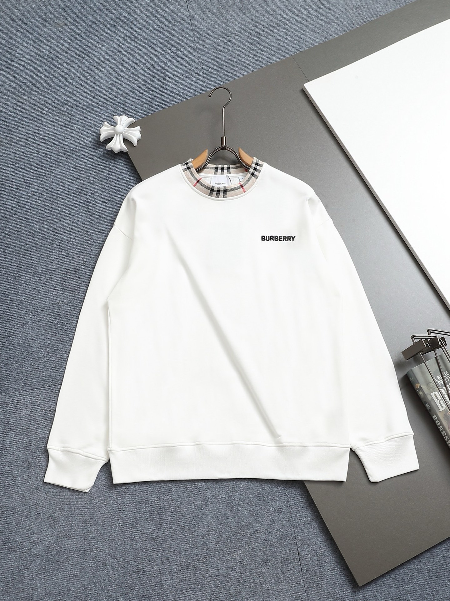【BURBERRY】刺繍長袖 T シャツ