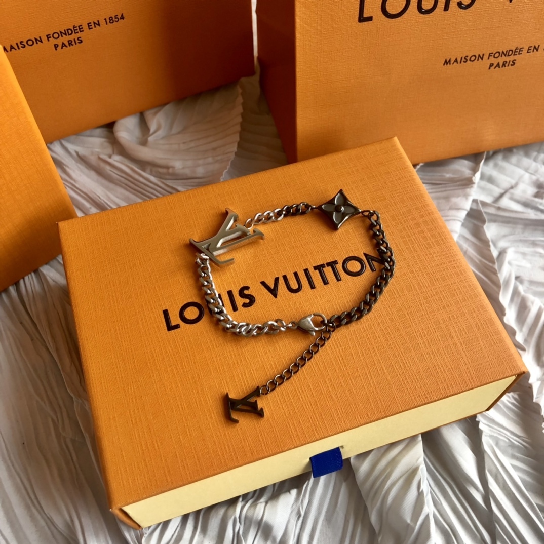 LOUIS VUITTON（ルイヴィトン）チェーンブレスレット