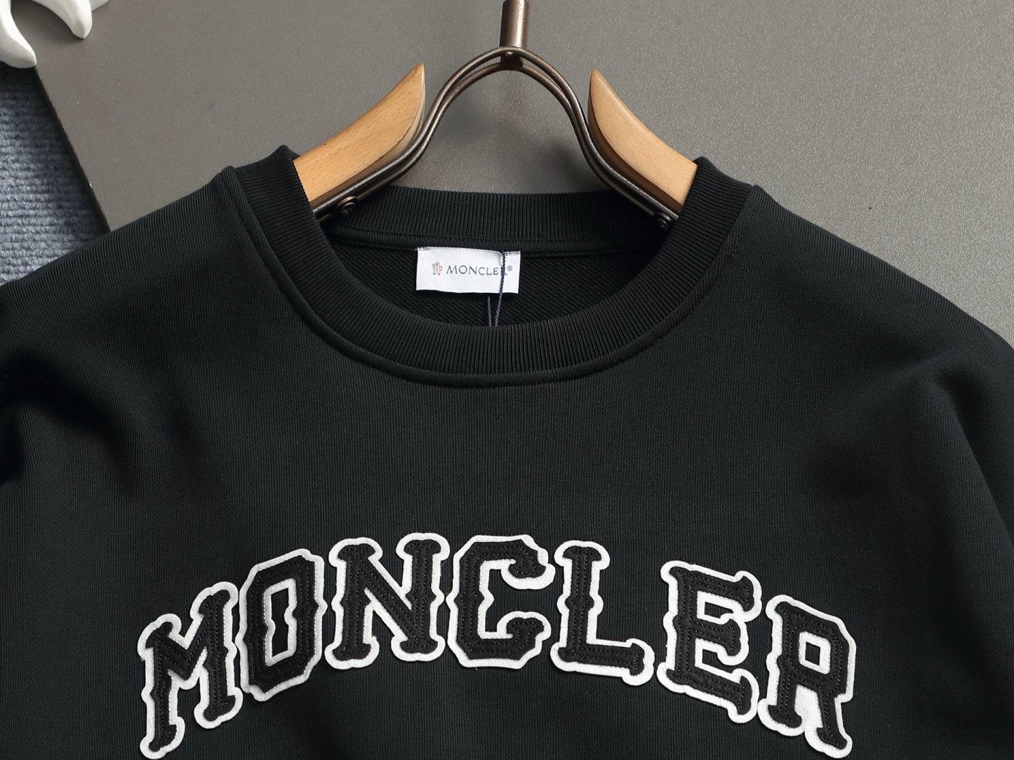 【MONCLER】刺繍長袖 T シャツ
