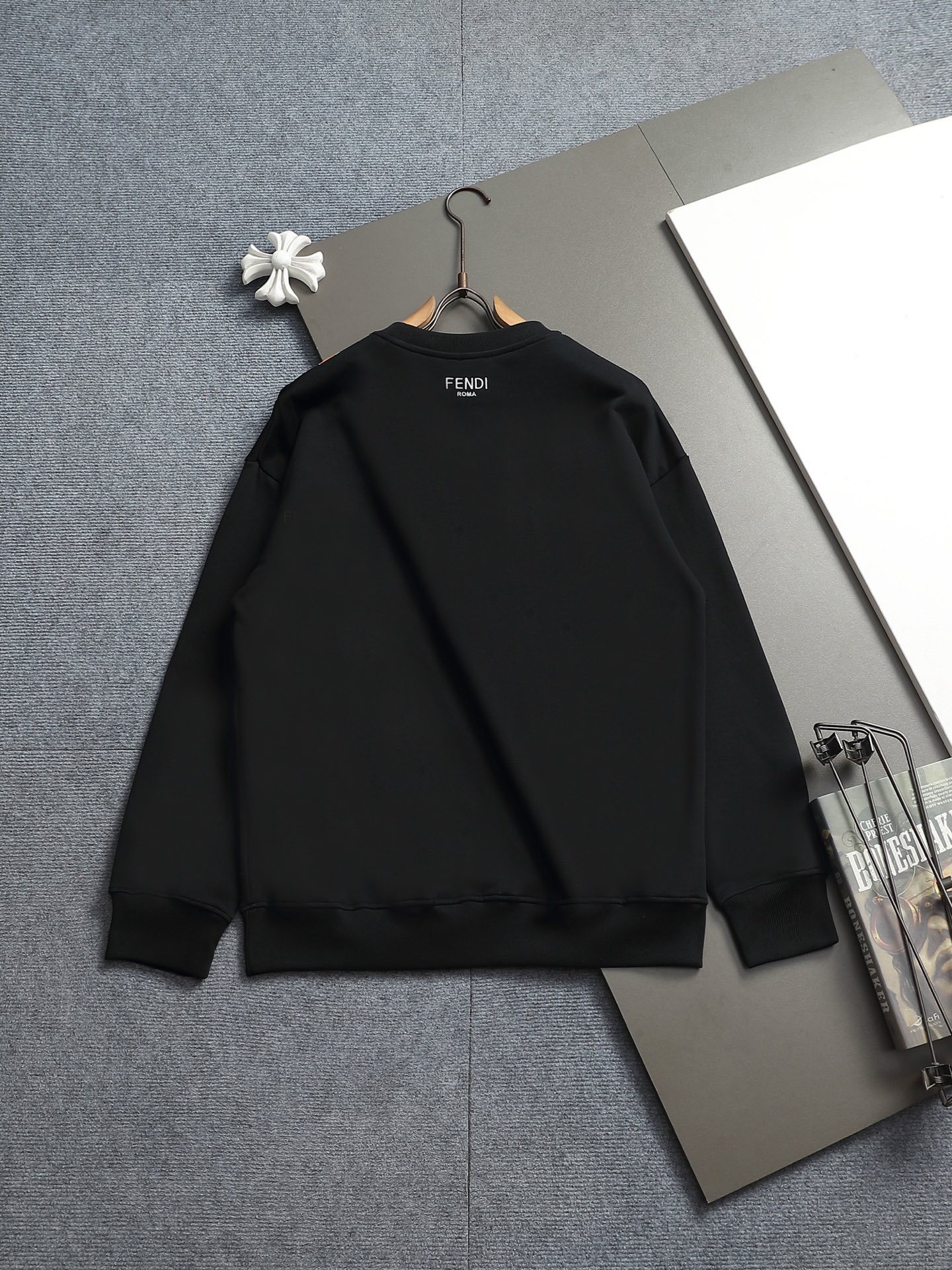 【FENDI】長袖 T シャツ
