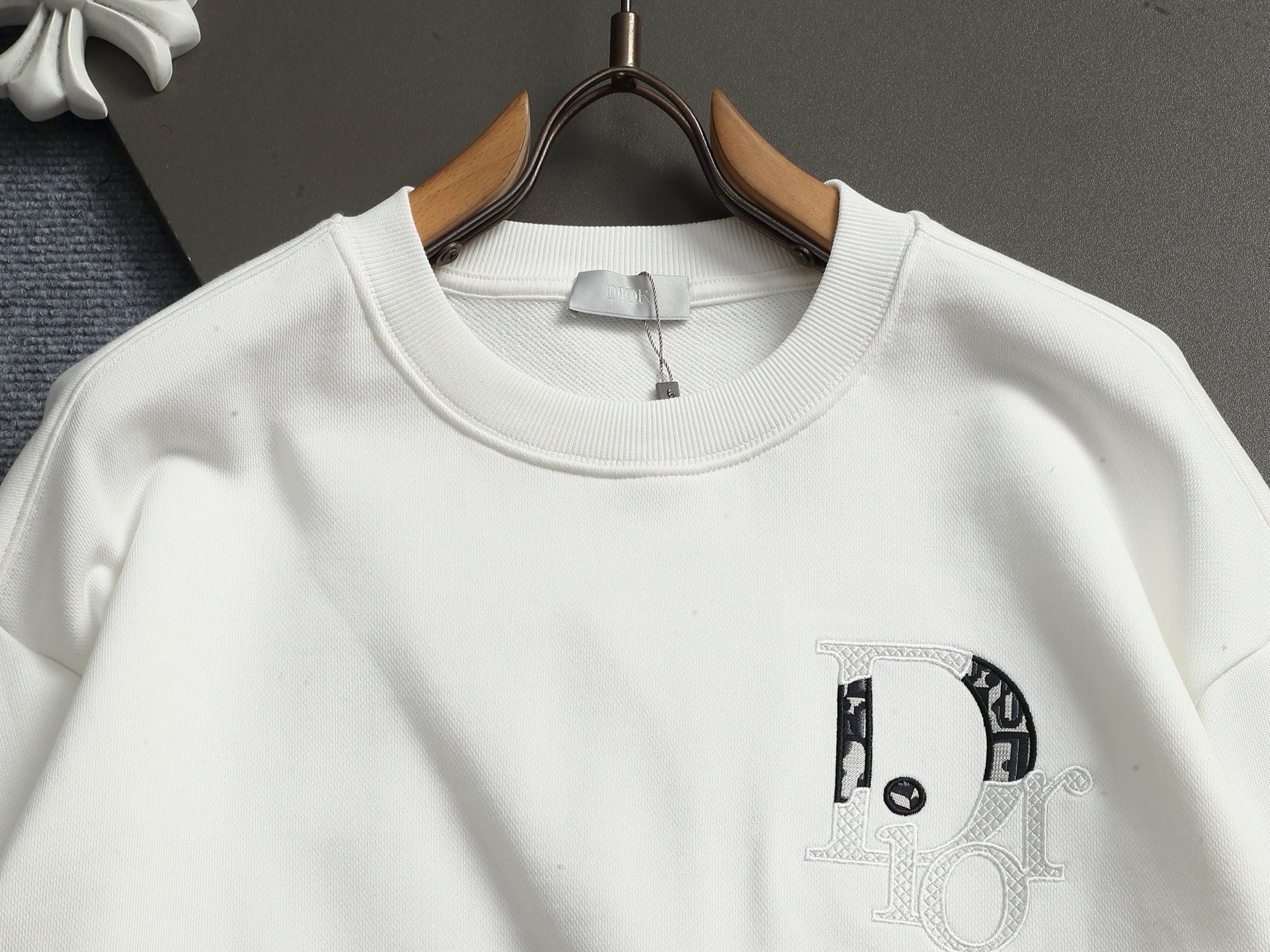【DIOR】刺繍長袖 T シャツ