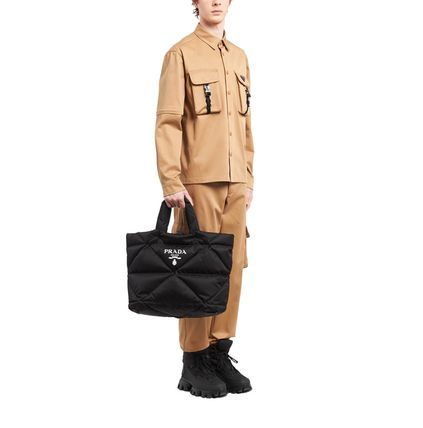 VERY雑誌掲載 PRADA 新作 パデッドRe Nylon トートバッグ-BUYMA
