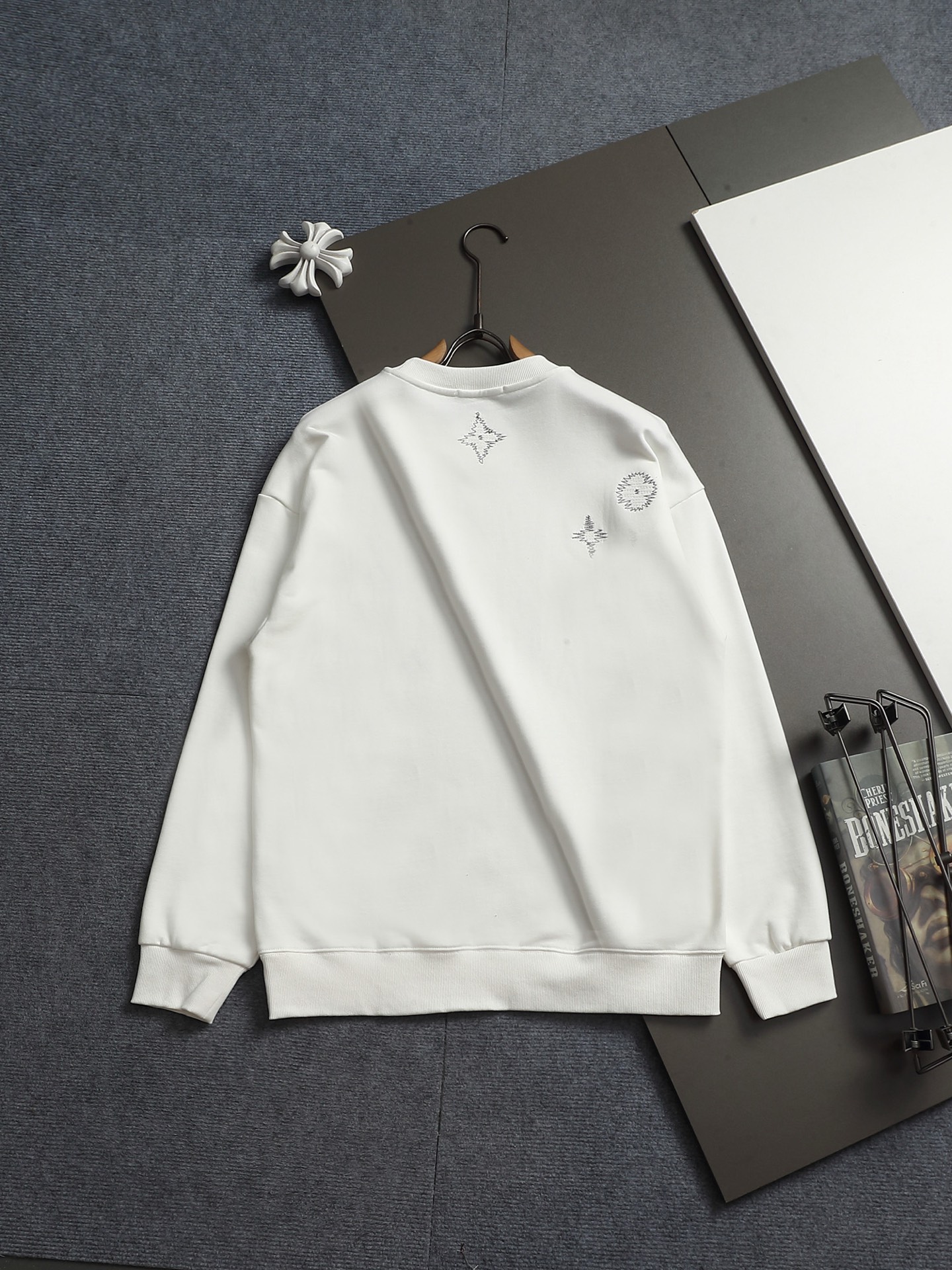 【LOUIS VUITTON】刺繍長袖 T シャツ