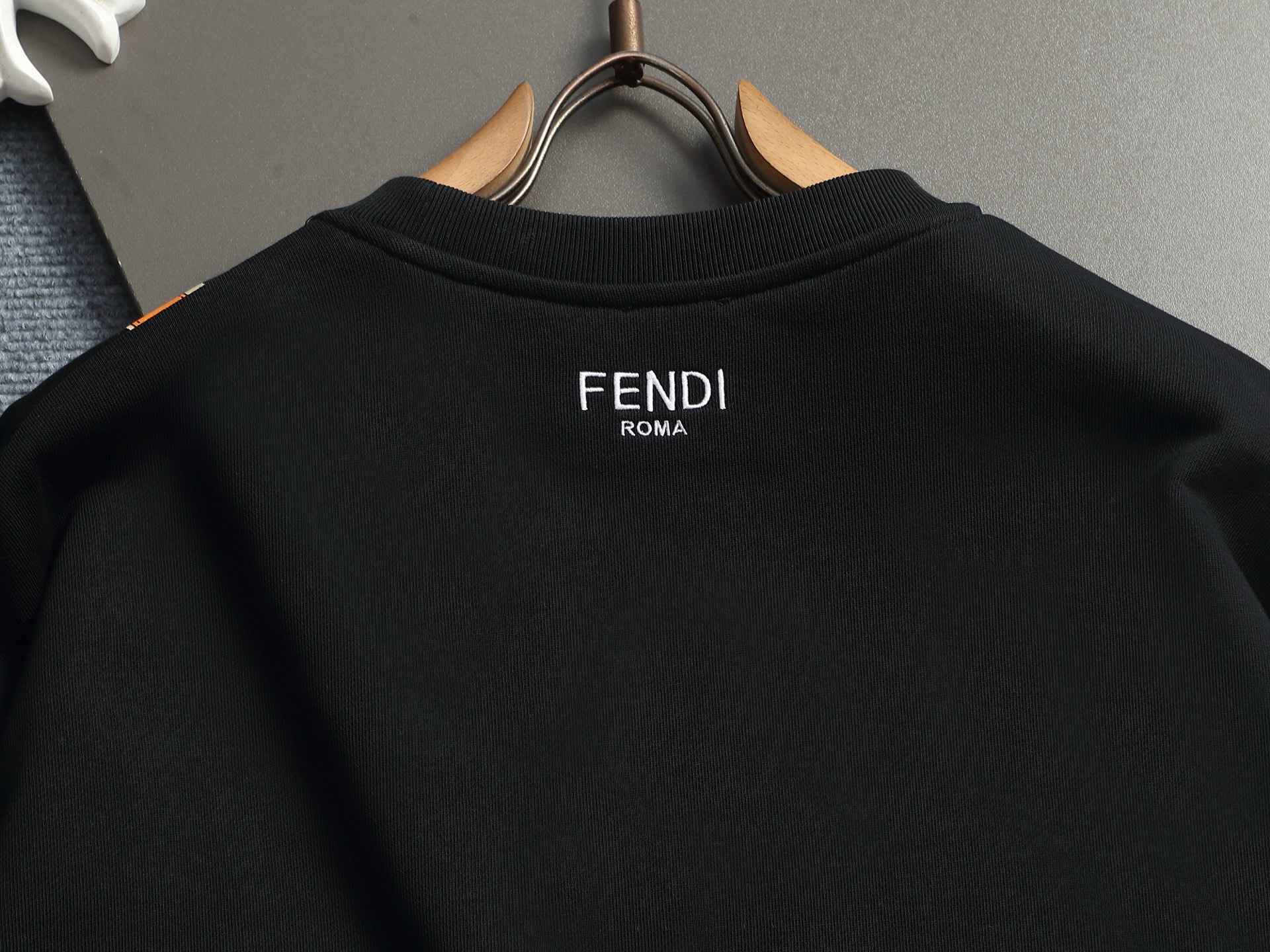 【FENDI】長袖 T シャツ
