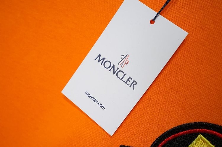 【Moncler 】（モンクレール）男女兼用、ご好評に付き再入荷！