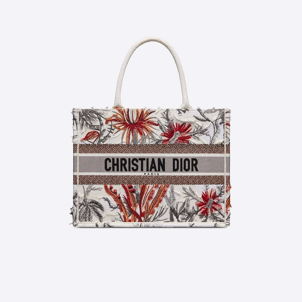 【DIOR】入手困難！セレブ芸能人御用達?BOOK TOTE BAG