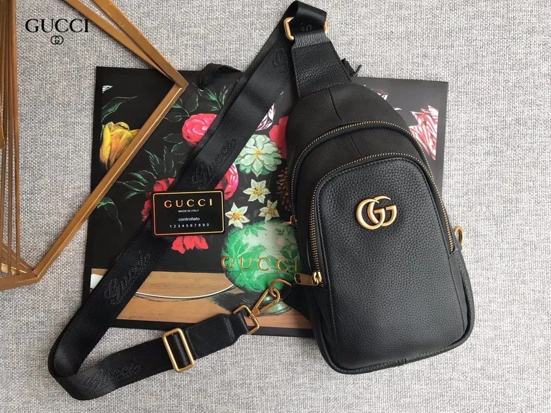 【GUCCI 公式旗艦店】クッチ 胸ポケット 当日出荷 好評に付き再入荷！32*17*4CM