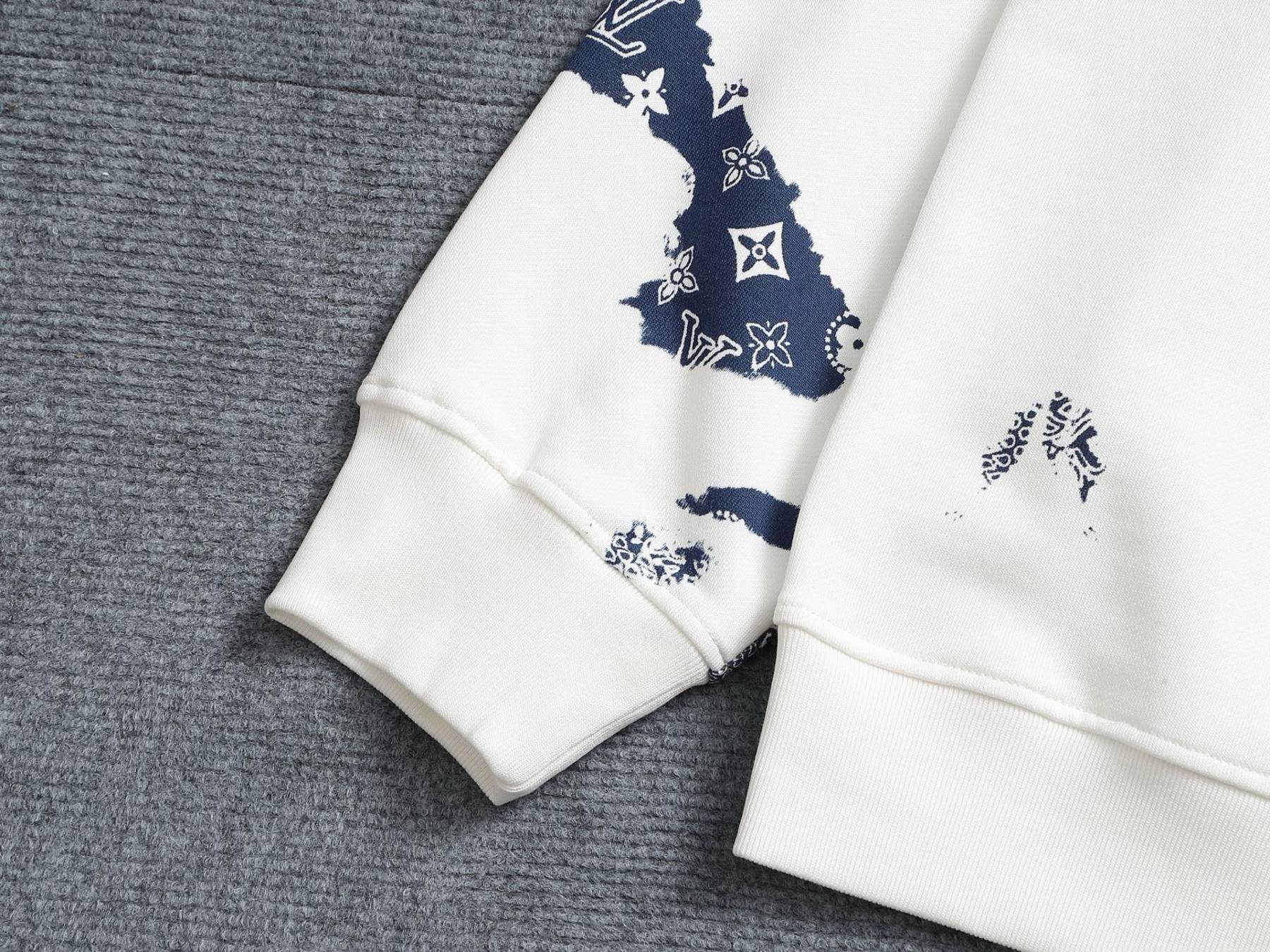 【LOUIS VUITTON】長袖 T シャツ